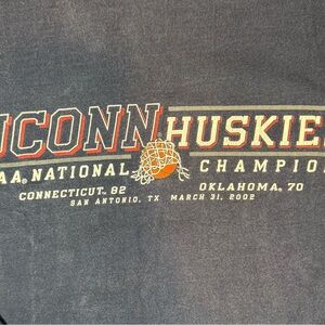 Jansport UConn Huskies National Champions T-Shirt - XL(24x31x23)